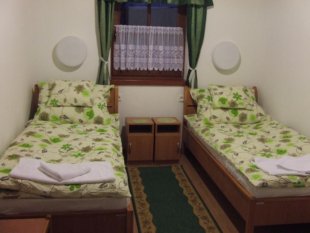 Oereg Somfa Vendeghaz Hotel Uppony Екстериор снимка