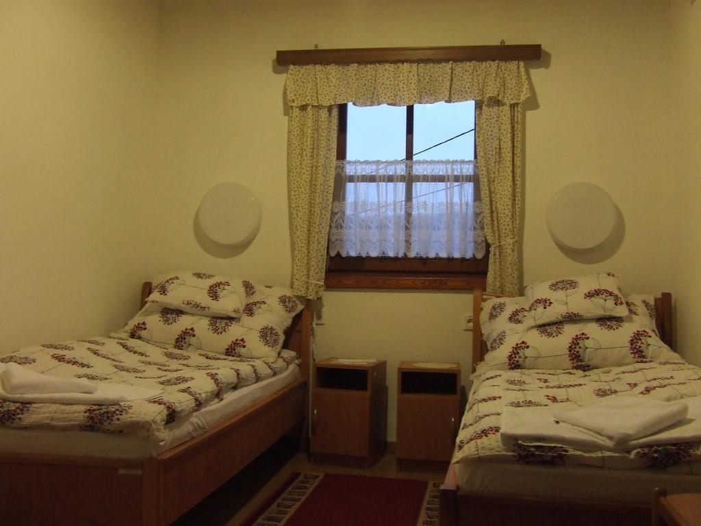 Oereg Somfa Vendeghaz Hotel Uppony Екстериор снимка