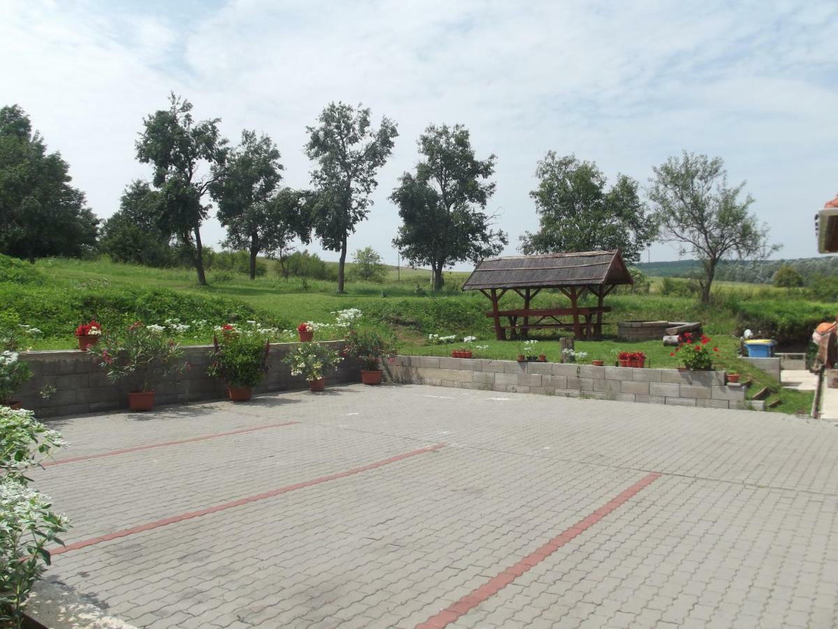 Oereg Somfa Vendeghaz Hotel Uppony Екстериор снимка