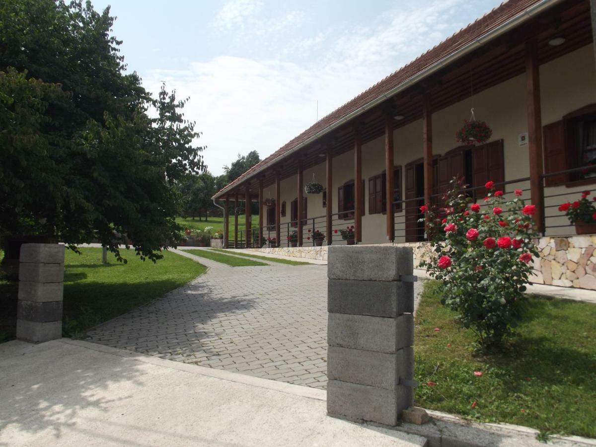 Oereg Somfa Vendeghaz Hotel Uppony Екстериор снимка